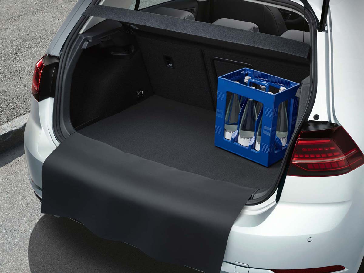 Luggage compartment reversible mat with protective flap