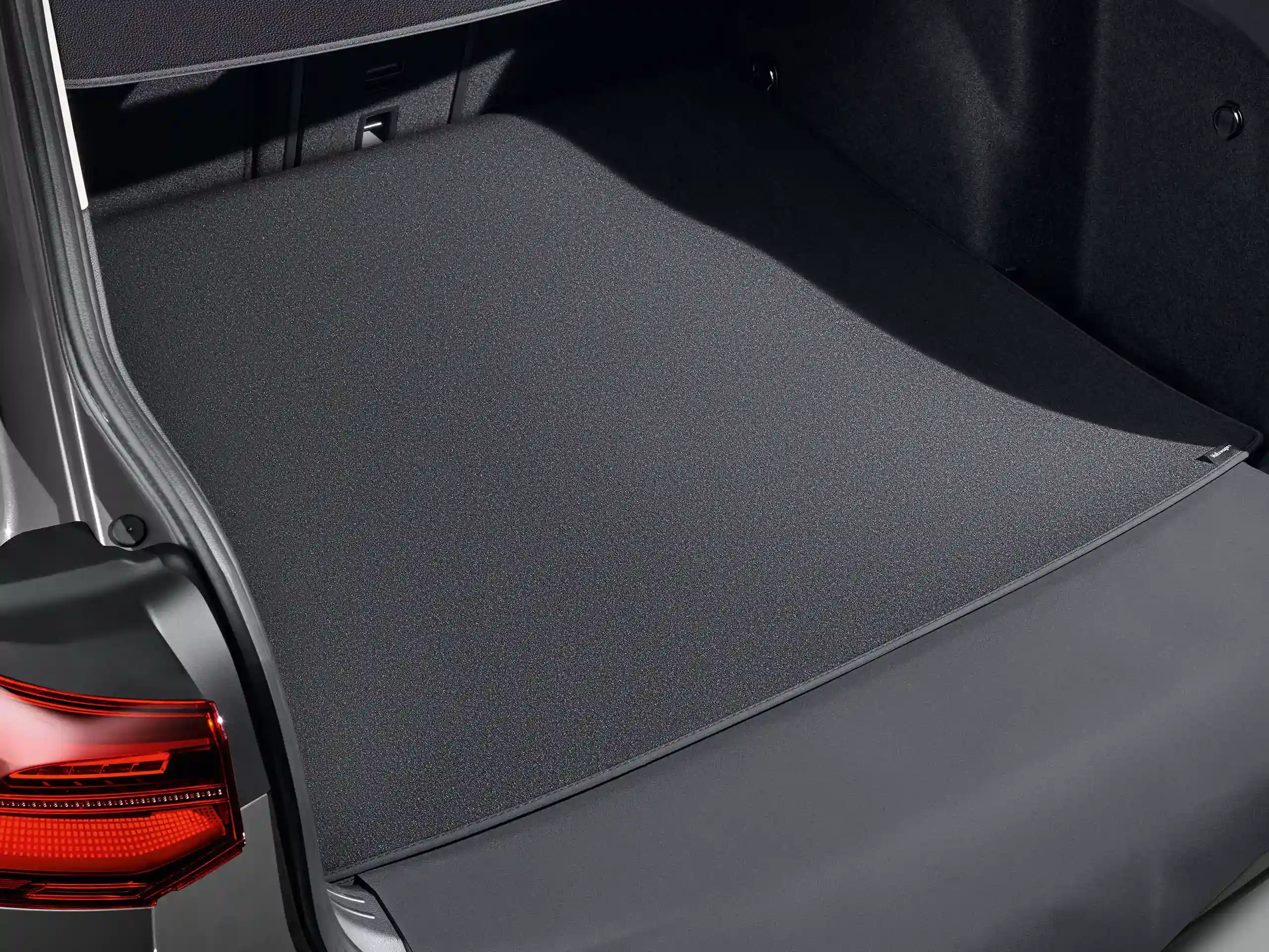 Luggage compartment reversible mat with protective flap