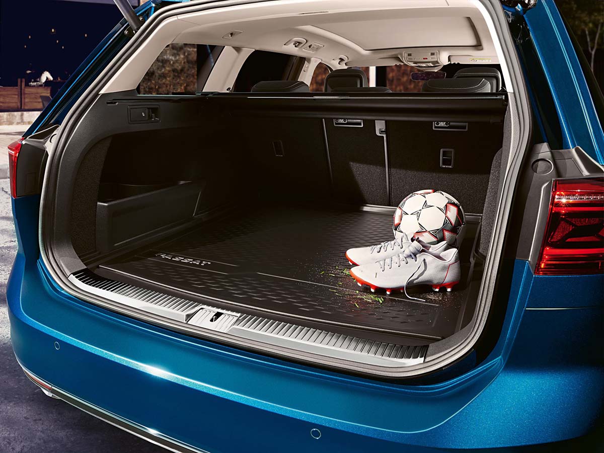 Luggage compartment tray