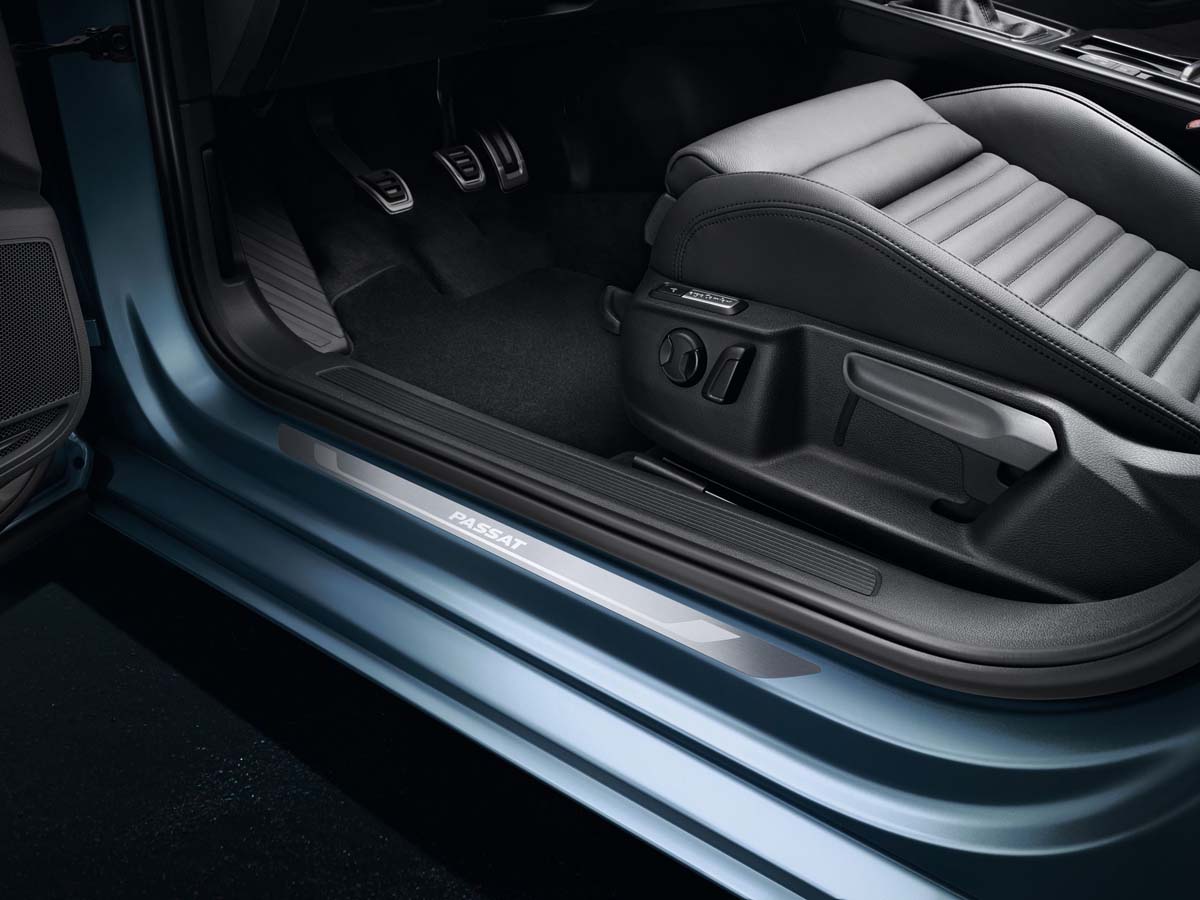 Plastic luggage compartment tray WAGON