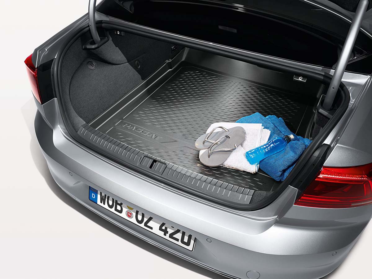 Plastic luggage compartment tray SEDAN