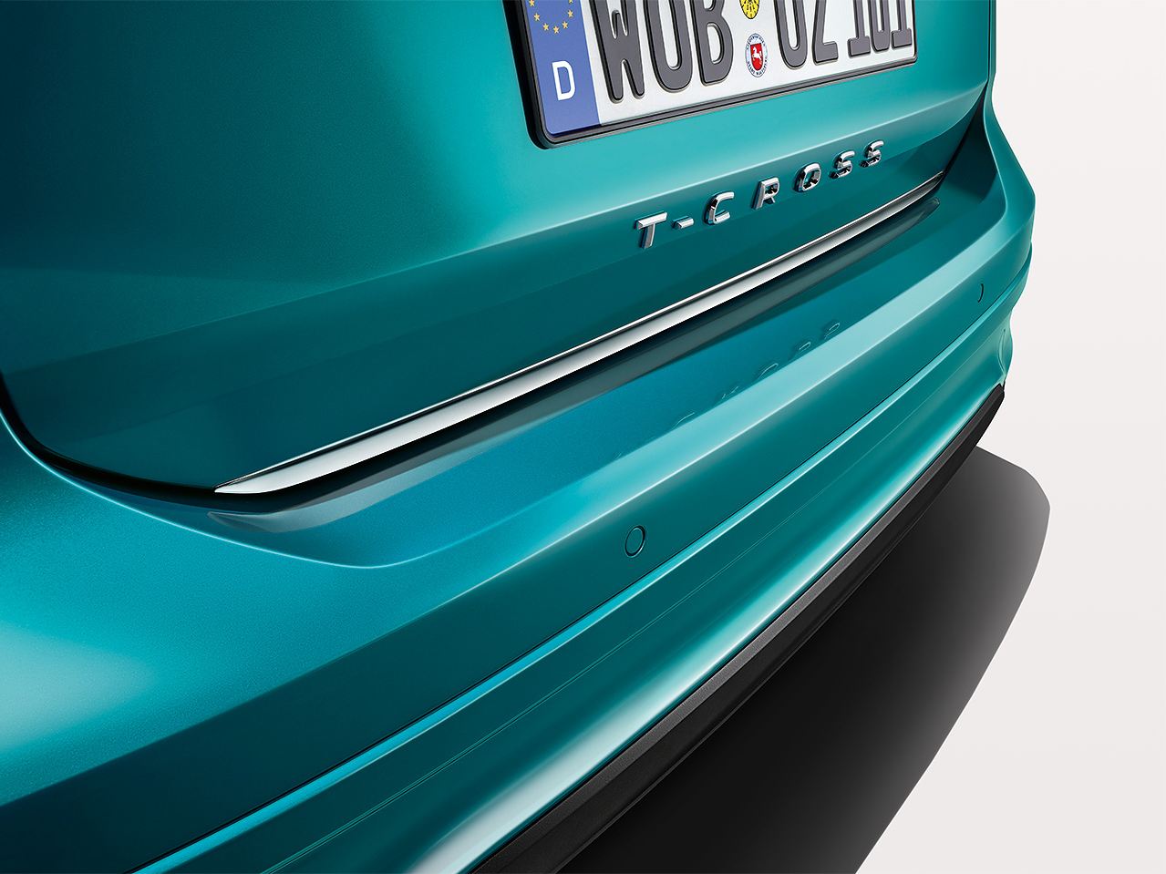 Tailgate protective strip