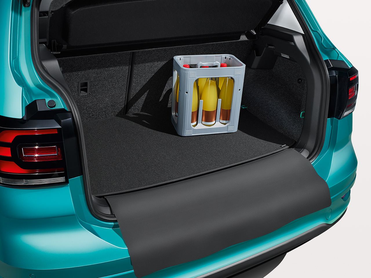Reversible luggage compartment mat