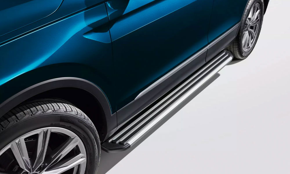 Side steps (not compatible with mudflaps)