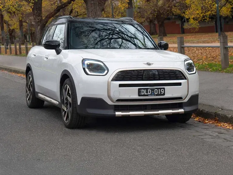 100% ELECTRIC MINI. 0% INTEREST.