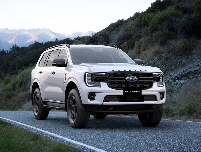 Everest Black Edition from $69K<sup>2</sup>