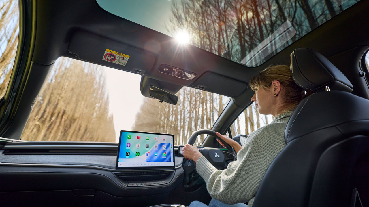 ASX VR-e cabin under the panoramic glass roof