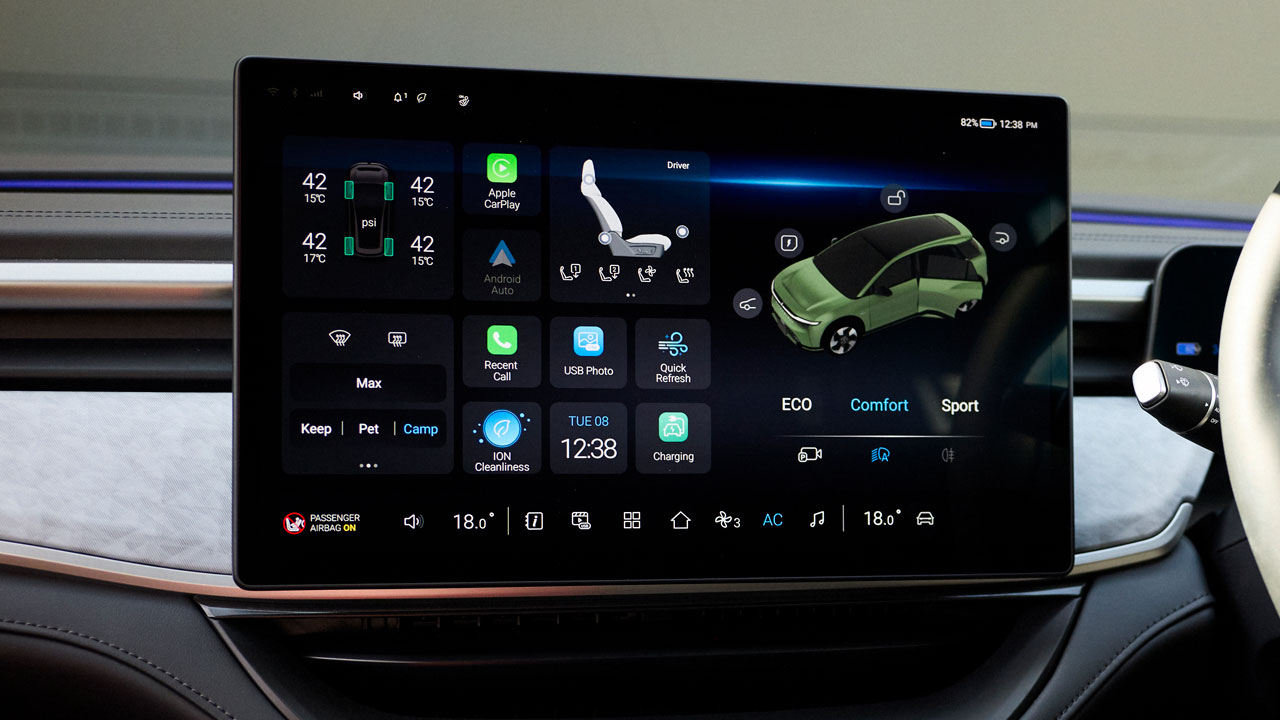 ASX VR-e 15.6-inch touchscreen