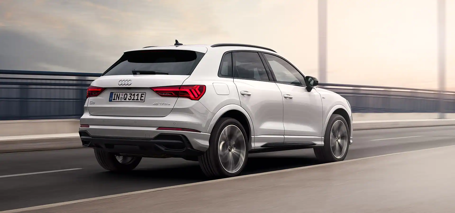 Best HD Pictures about  Audi Q3 Tfsi  with No AI Images
