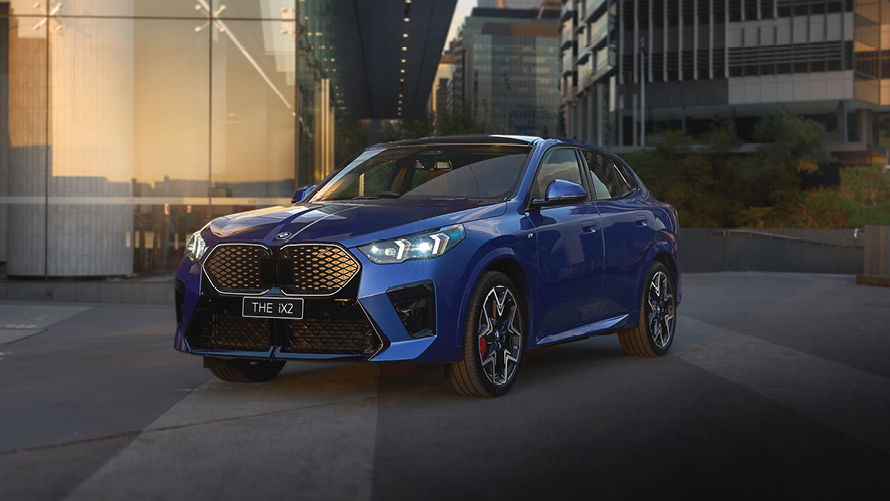 Lease a BMW iX1, iX2 and i4 from 4.99% p.a. lease rate with BMW Finance.