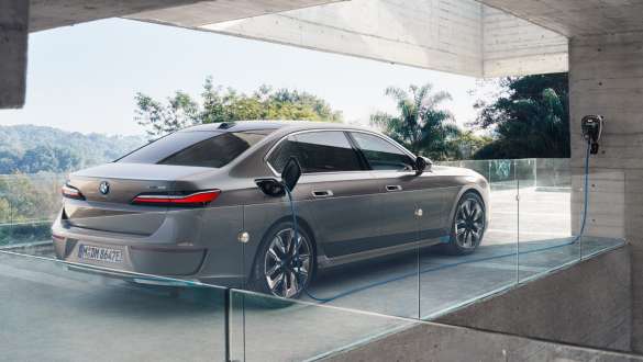 BMW i7