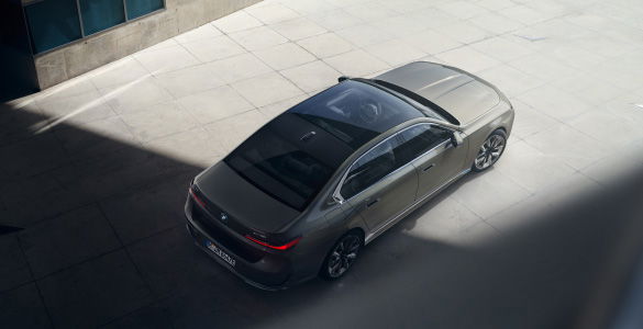 BMW i7