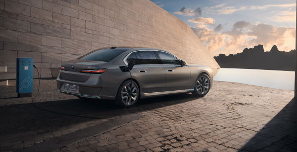 BMW i7