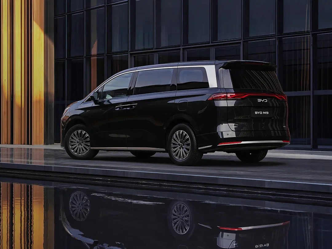 BYD M9
