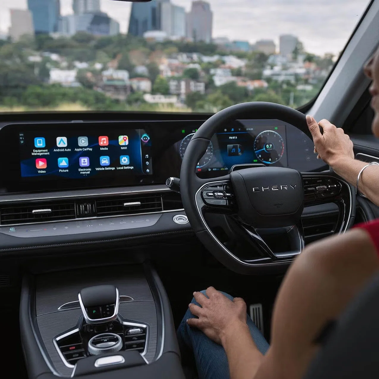 Tiggo 8 Two Screen Convenience