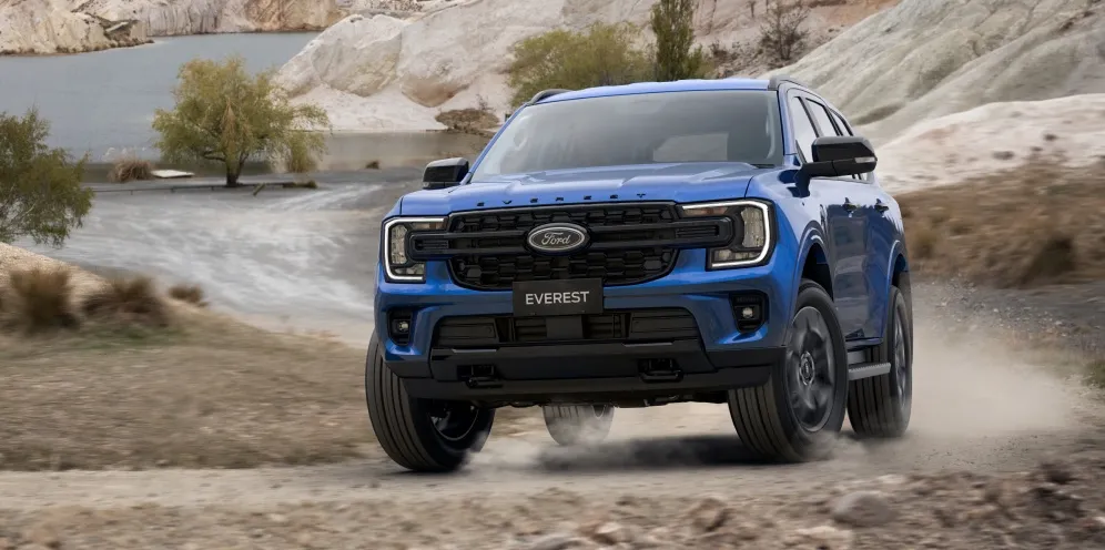 Ford Everest driving through a water crossing