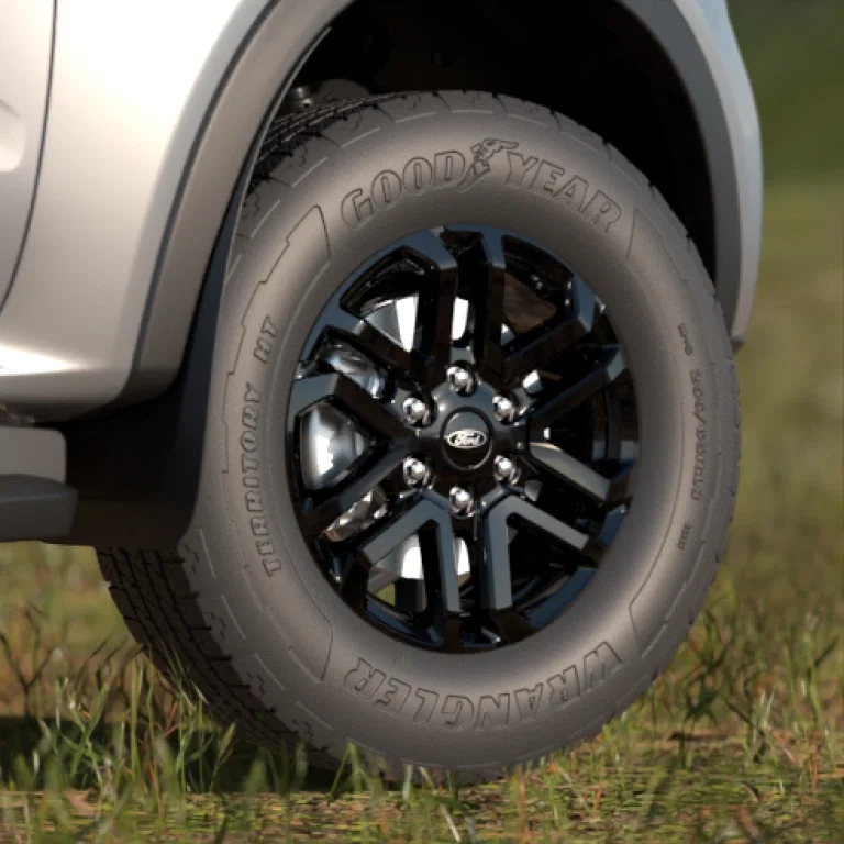 Ford Everest rear three-quarter exterior view