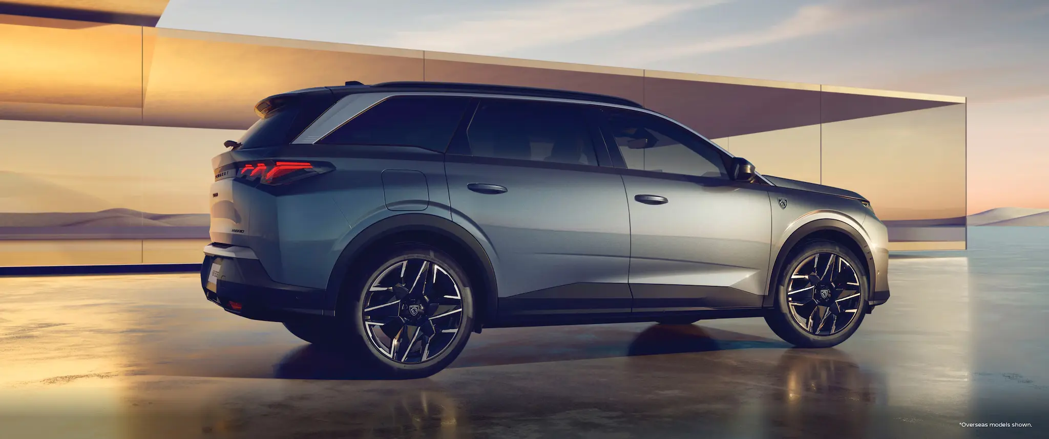 5008 Hybrid SUV