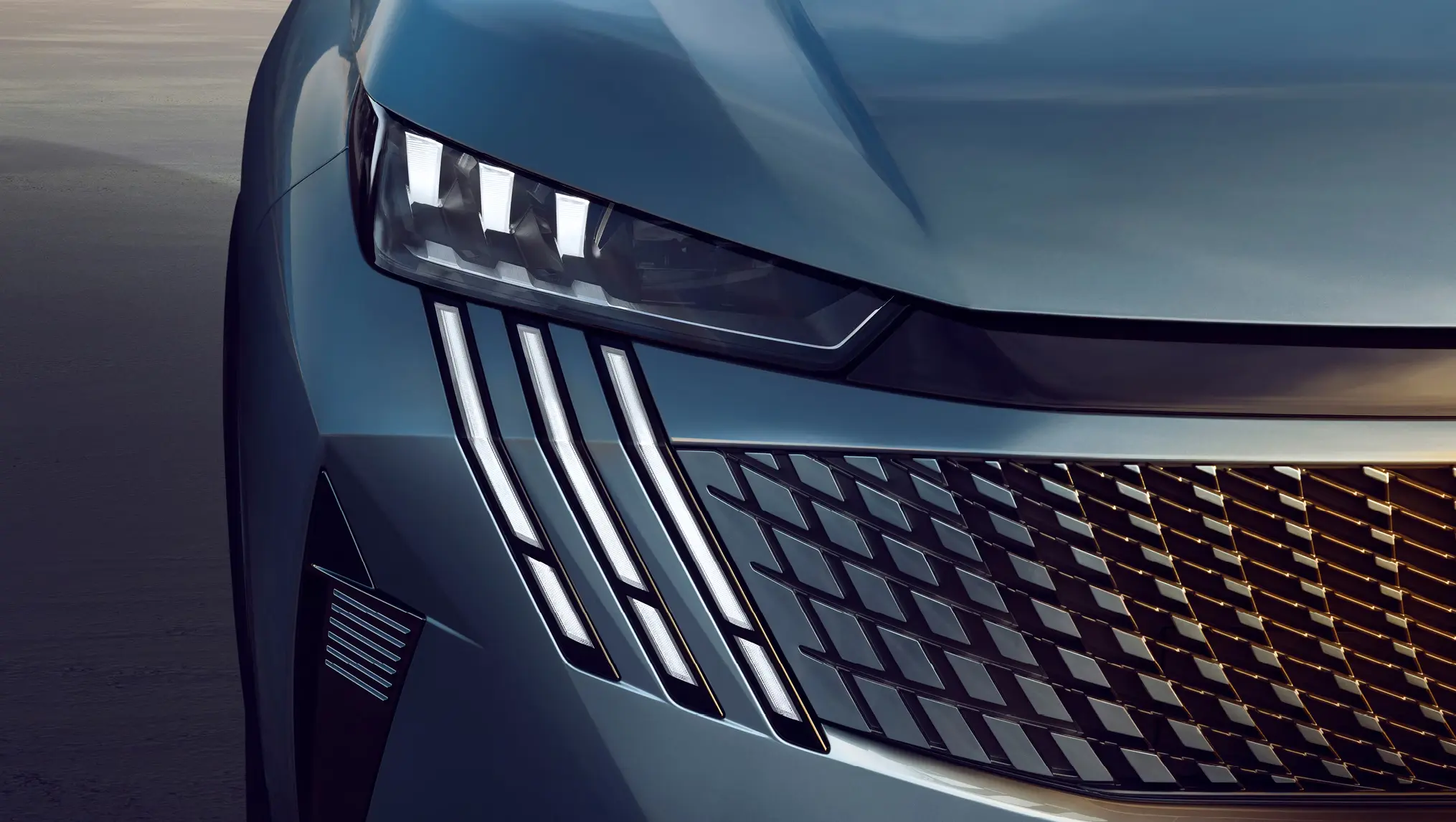 5008 Hybrid SUV