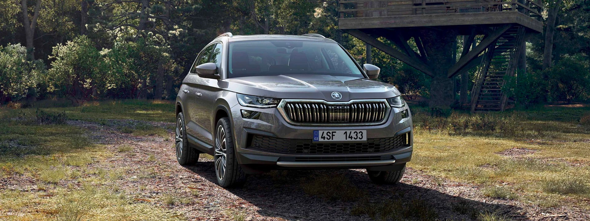 Exterior: striking front profile and redesigned lights - Škoda Storyboard