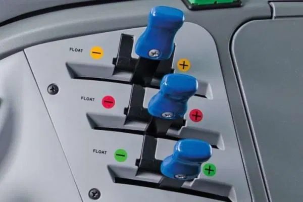 3 Rear Remotes with Flow Control