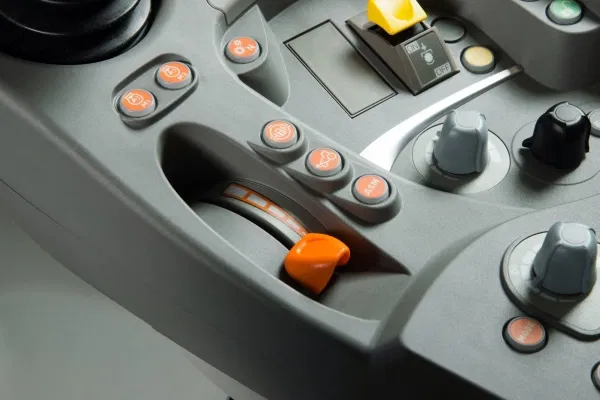 MaxCom Armrest Control